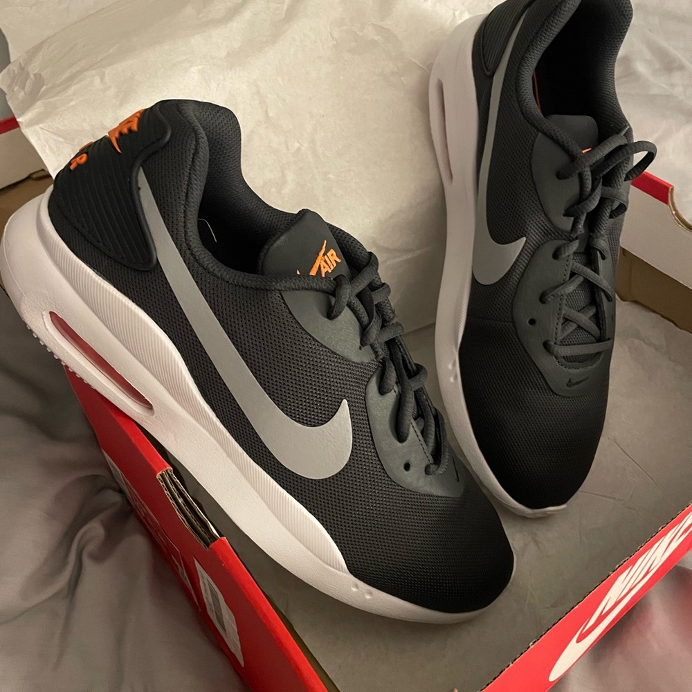Nike Air Max Oketo - Size 10